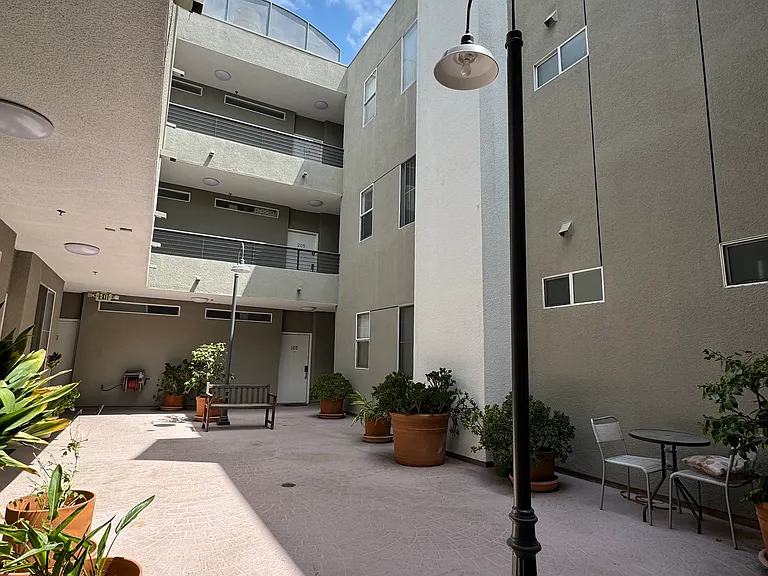 12222 Moorpark St #206 — Photo 4