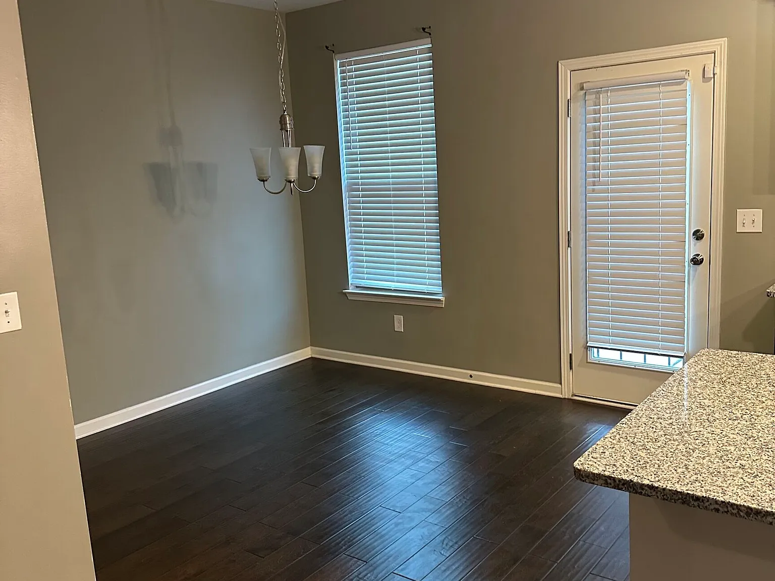 3 bed, 2.5 bath, 3554 sqft, $2,150 — Photo 3
