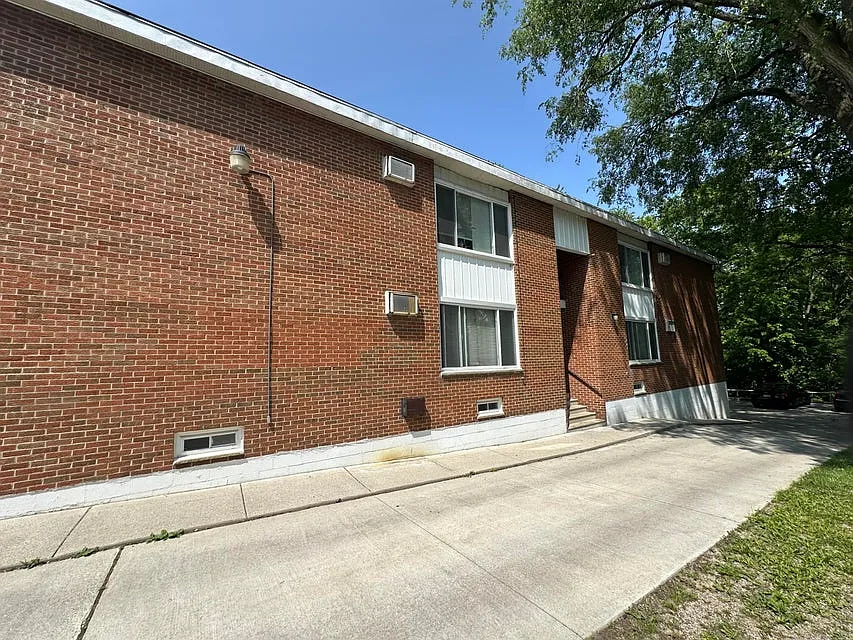 2 bed, $1,100 — Photo 4