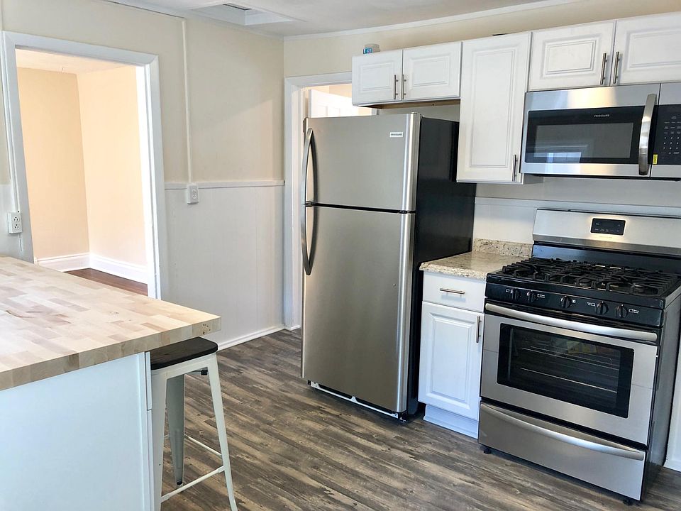 1st image of 110 Helen St #2
