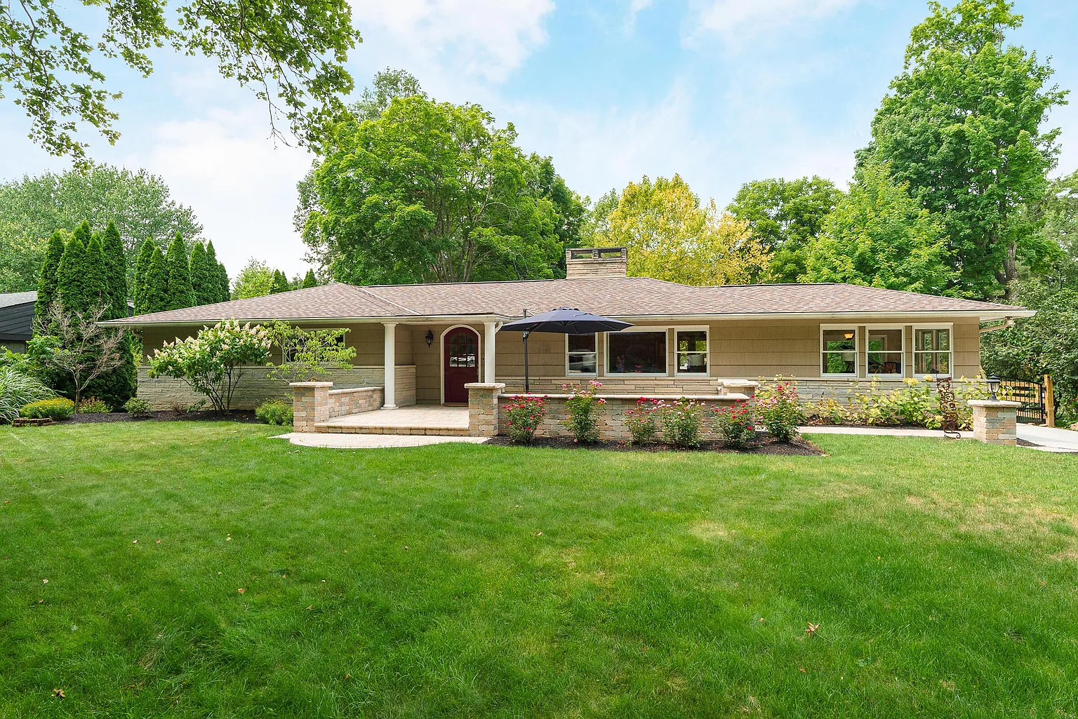 4153 Edgehill Dr photo 1