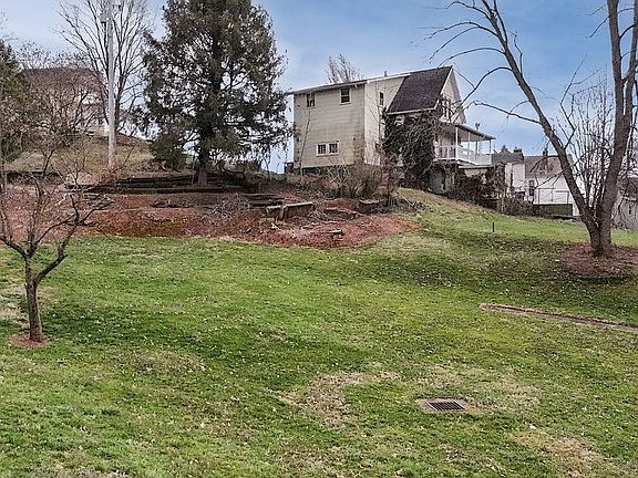 2nd image of 909 5th St