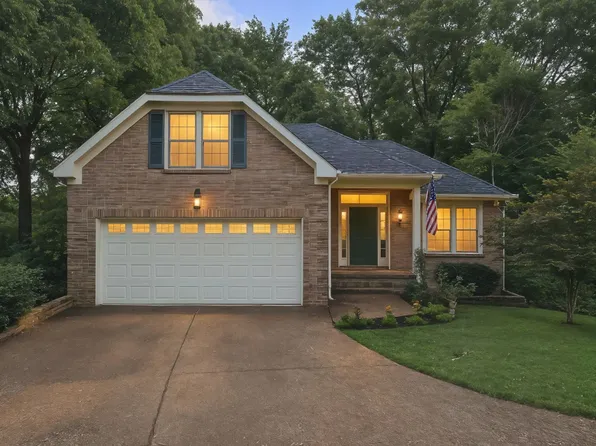424 Old Oak Way, Hermitage, TN 37076