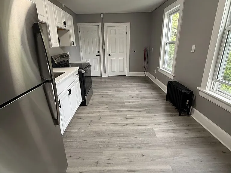 266 Linden St — Photo 35