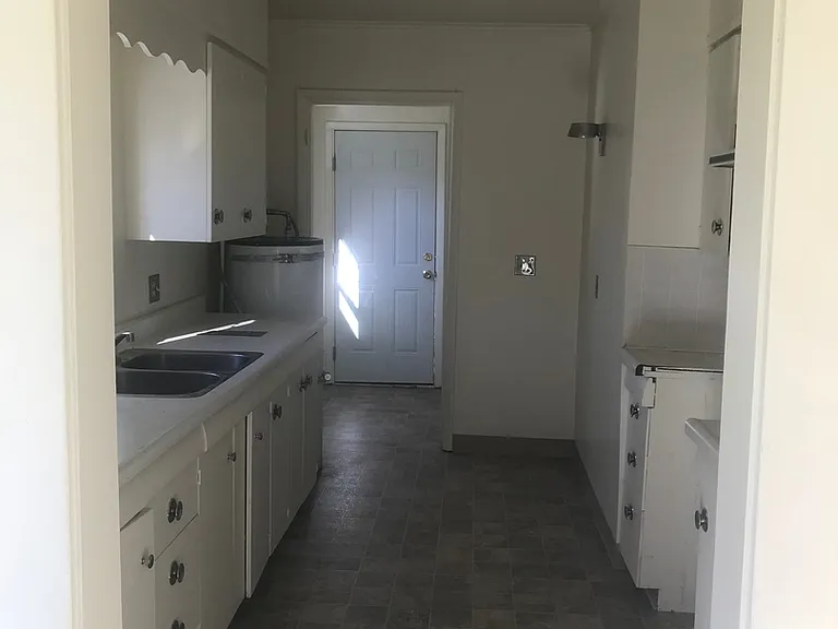 1121 California Ave — Photo 5