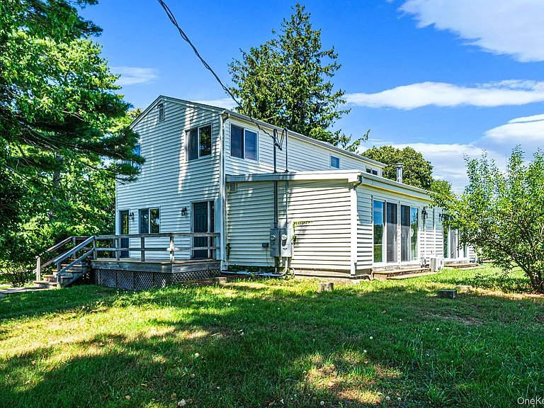 1394 Main Rd — Photo 32