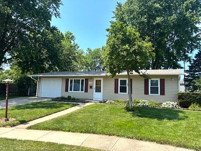 1352 Crestwood Dr