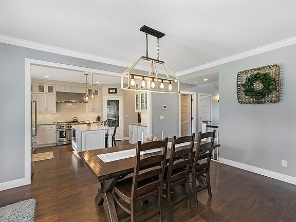 5th image of 11 Oakmont Dr
