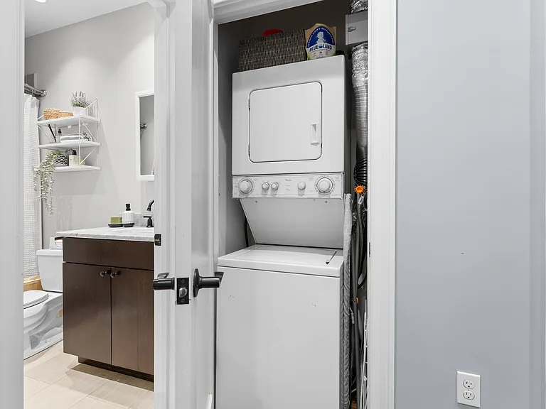 252 Bowen St #1 — Photo 8