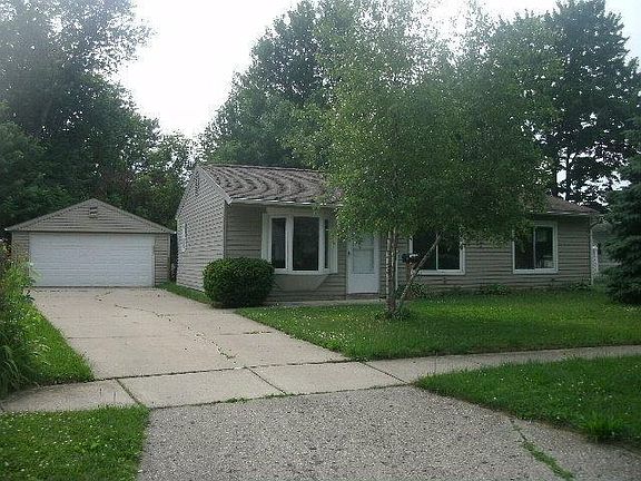 2nd image of 1640 Phyllis St