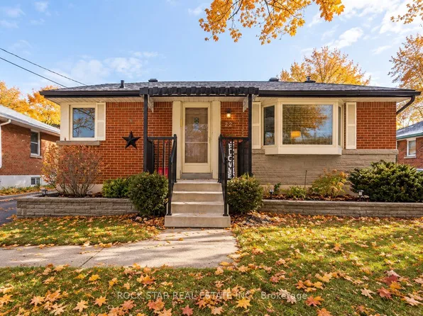 22 Fernwood Cres, Hamilton, ON L8T 3L1