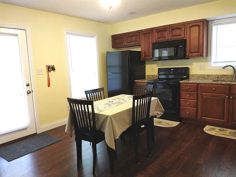 1752 W Countryside Ln — Photo 3