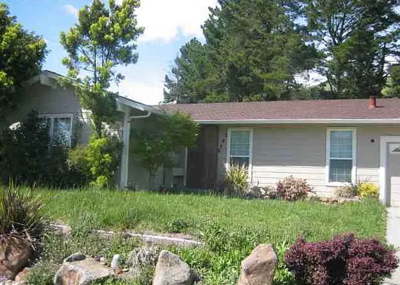 3 bed, 1258 sqft, $3,400 — Photo 2