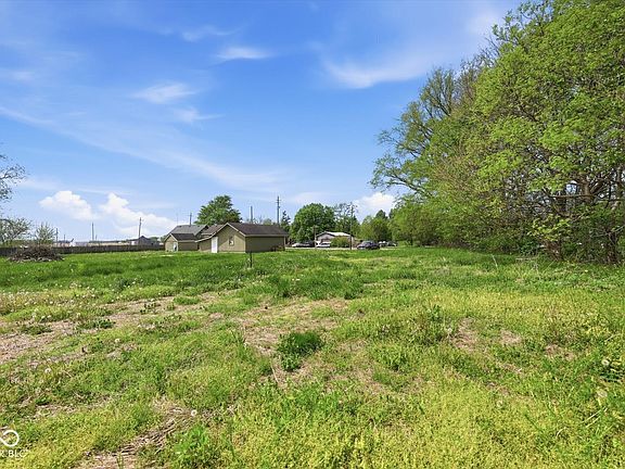 4th image of 10941 N County Road 1050 E