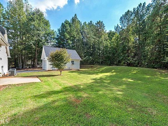 5th image of 1303 Pin Oak Ct