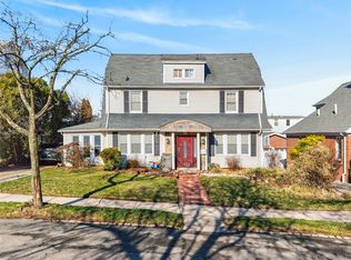 3520 165th St, Flushing, NY 11358