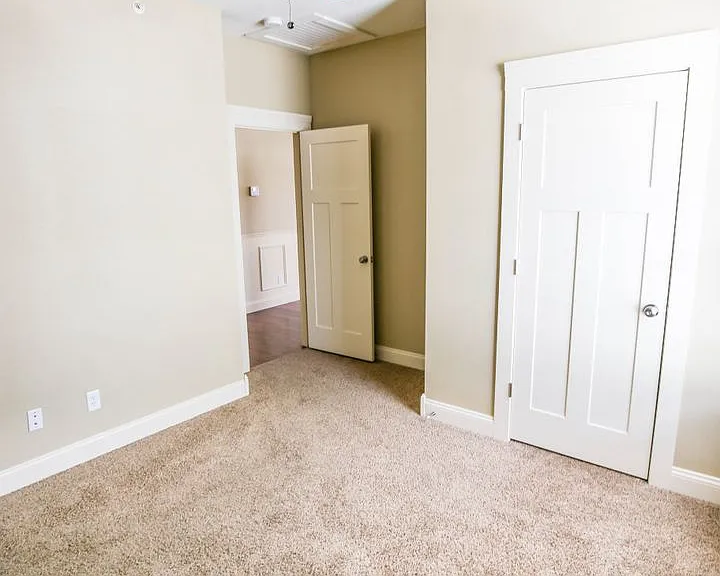 1040 E Walnut St — Photo 12