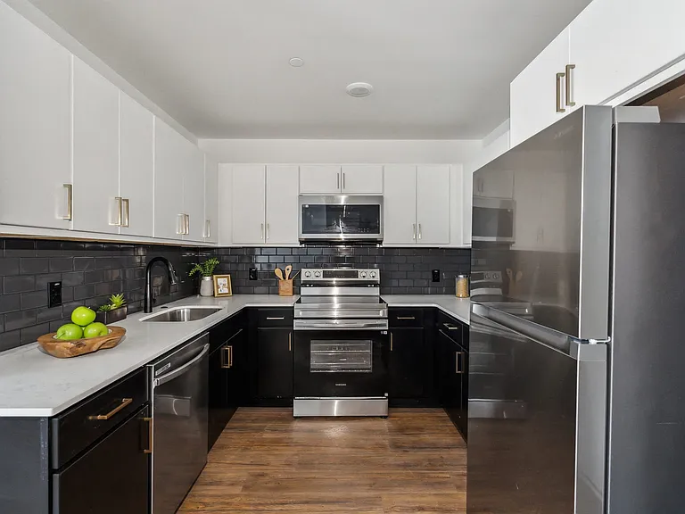 Emerald Heights — Photo 10