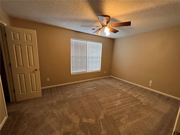 2nd image of 621/623 NE Swann Cir