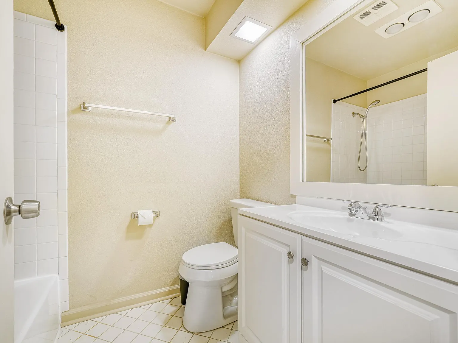 4 bed, 2.0 bath, 1190 sqft, $910 — Photo 2