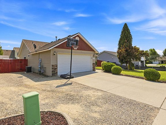 3rd image of 4011 Twilight Ct