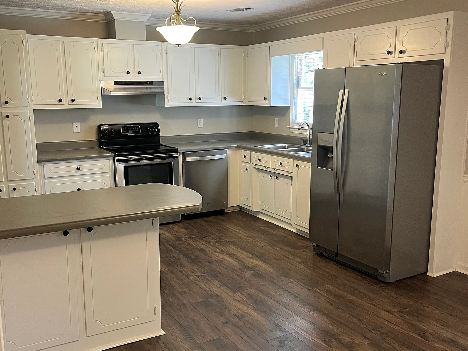 3 bed, 1800 sqft, $2,200 — Photo 4