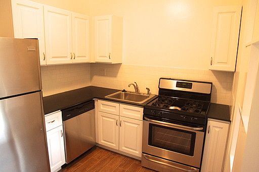 2nd image of 2320 De La Vina St APT 4