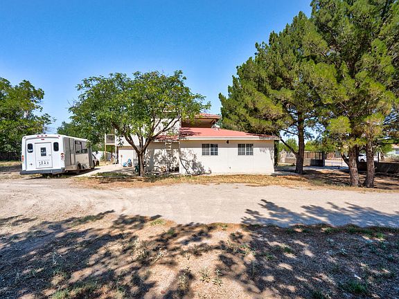 3rd image of 554 Montell Dr