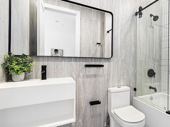 5th image of 106 Graham Ave Unit 3A