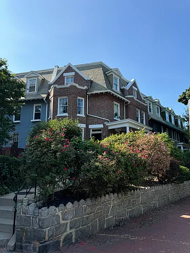 672 Maryland Ave NE Photo 1
