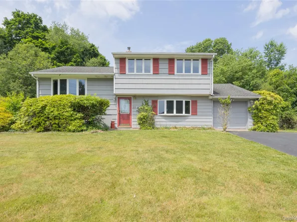 23 Lark Street, Pearl River, NY 10965