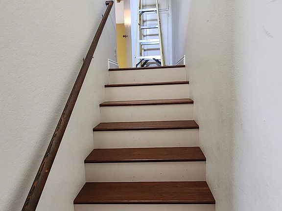 5th image of 306 Vista Ave APT 1