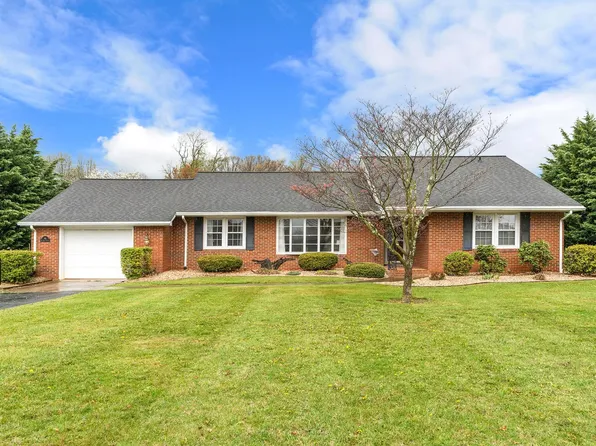 98 W High St, Stuarts Draft, VA 24477