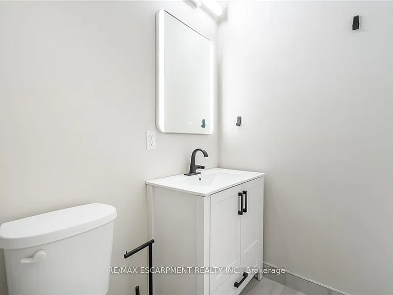 9 Munn St #A — Photo 18