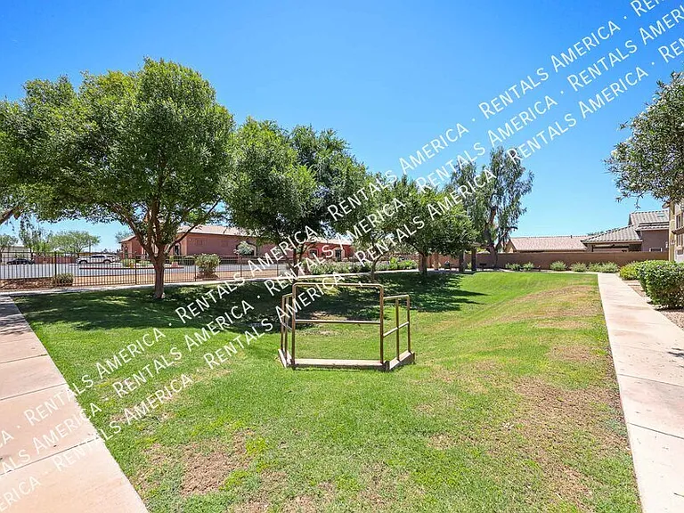 747 N Port Dr — Photo 29