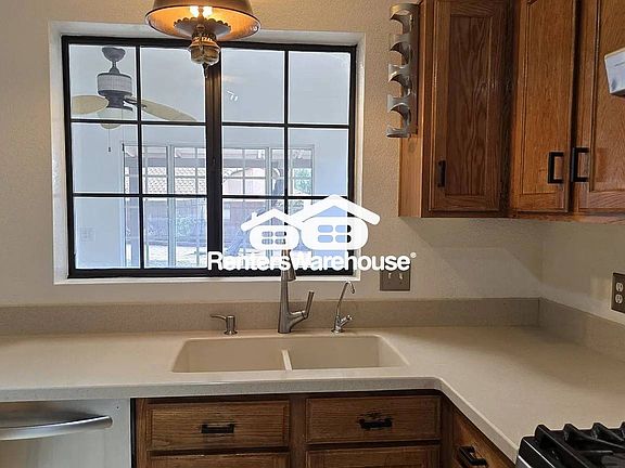 5th image of 8181 N Brookshire Ct