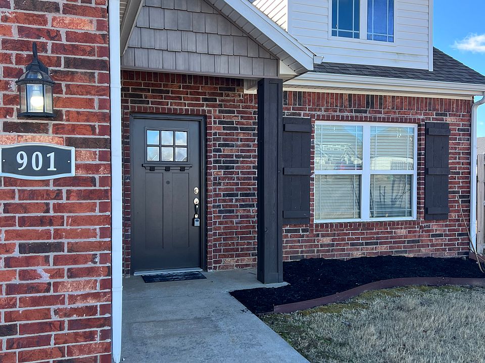 1st image of 901 Sassafras Ln