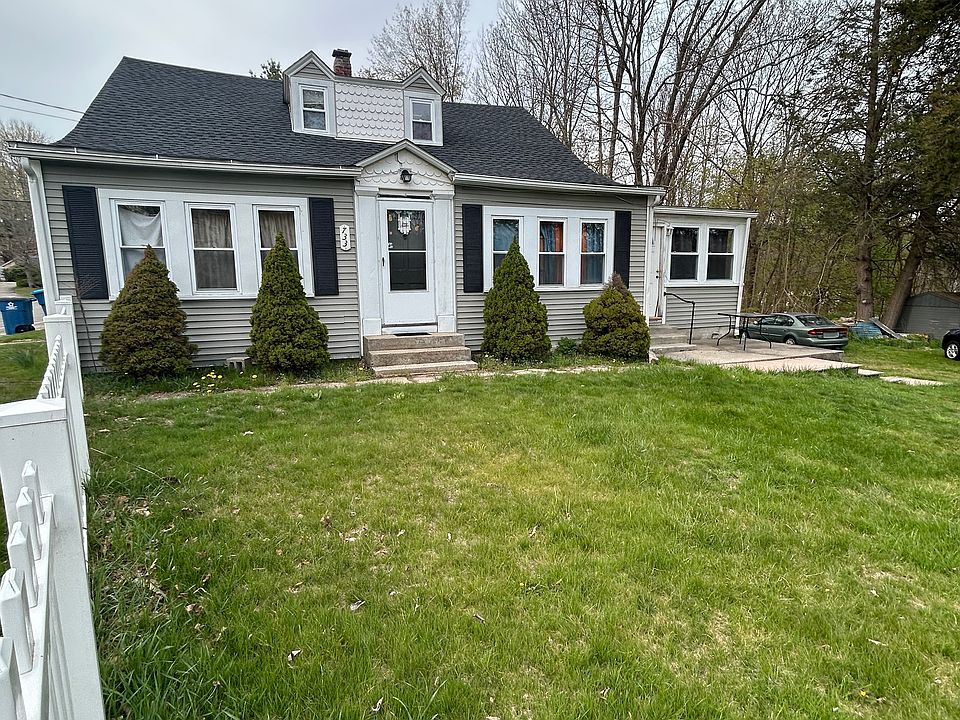 1st image of 733 Pleasant St #1