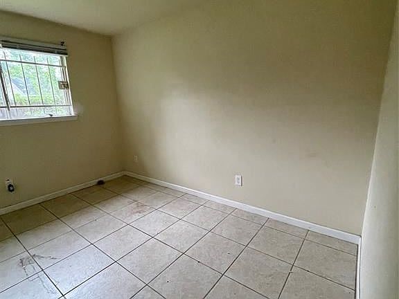 4th image of 8619 Valley Forest Dr