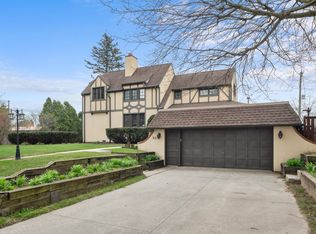 313 Cleveland Ave, Manitowoc, WI 54220