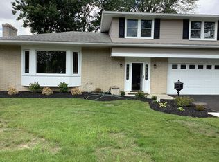 201 Culpepper Rd, Williamsville, NY 14221