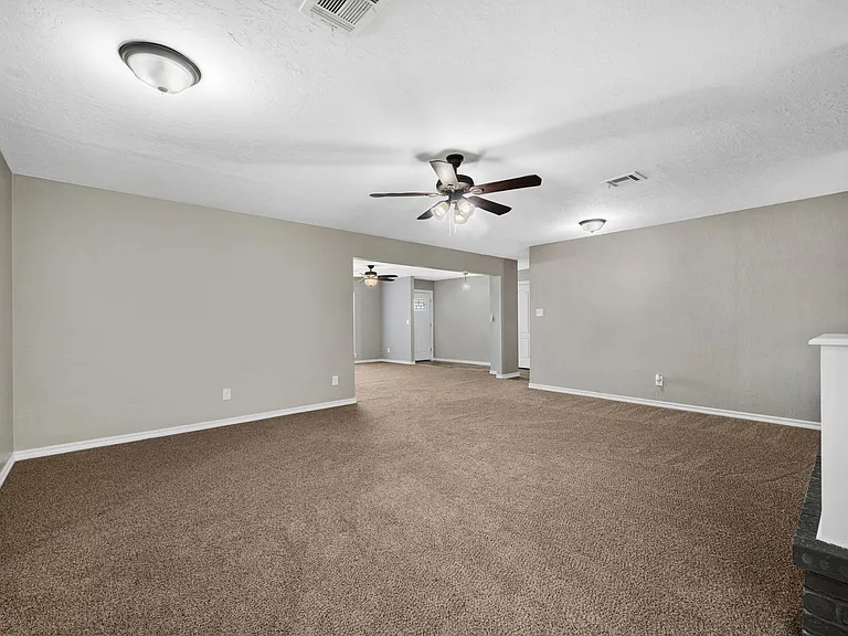 6943 NW Eisenhower Dr — Photo 24