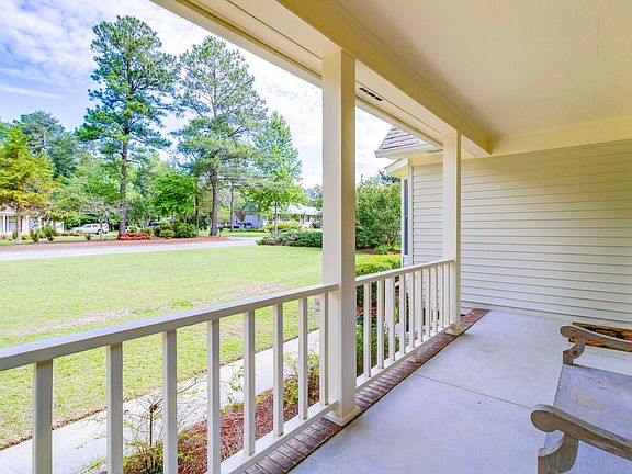5th image of 241 Woodridge Cir