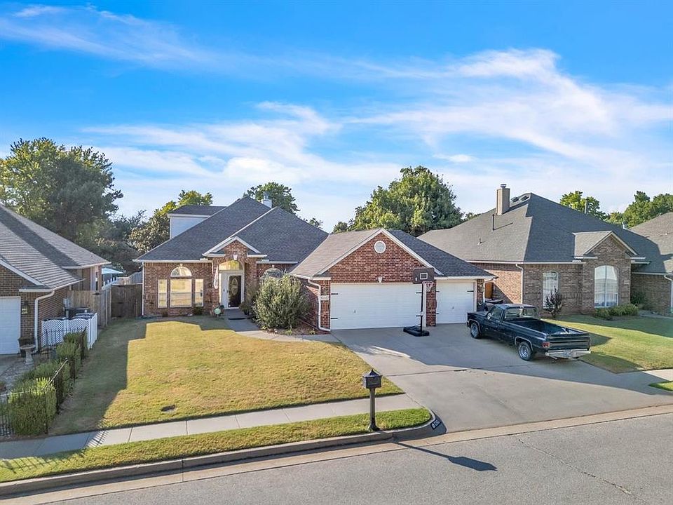 1st image of 12413 Village Ln