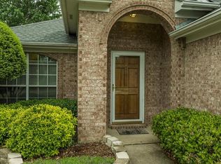 617 Woodacre Dr, Grand Prairie, TX 75052