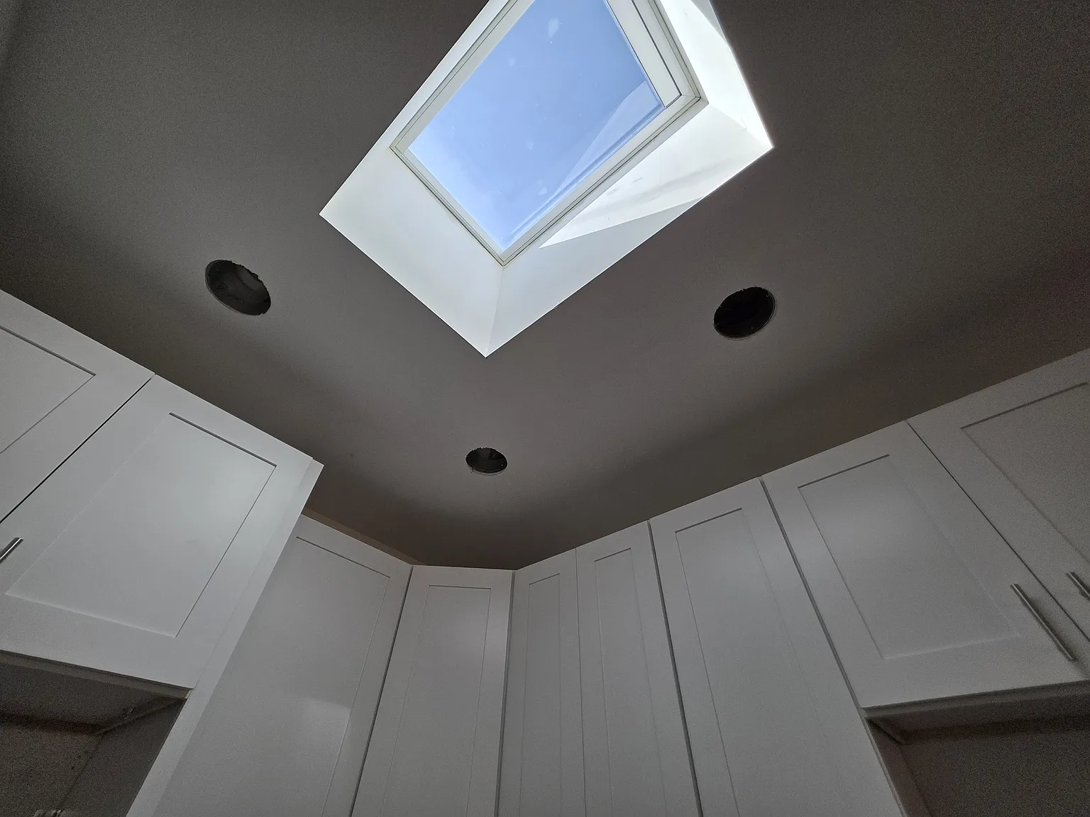 2 bed, 700 sqft, $3,150 — Photo 3
