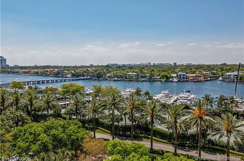 EXQUISITE & ELEGANT 2BD/2BA IN GROVE ISLE!