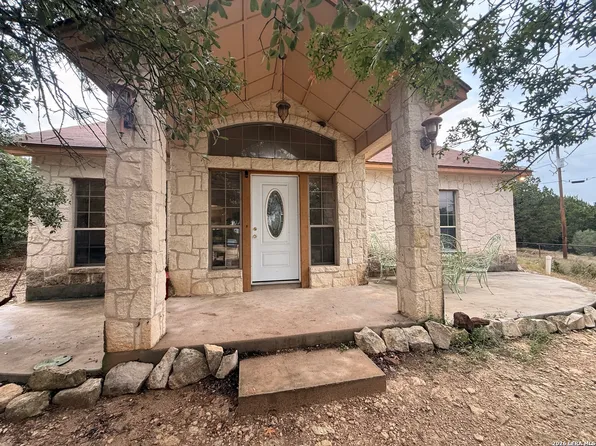 172 Candy Rd, Pipe Creek, TX 78063