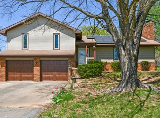 929 W Meadowview Dr, Nixa, MO 65714