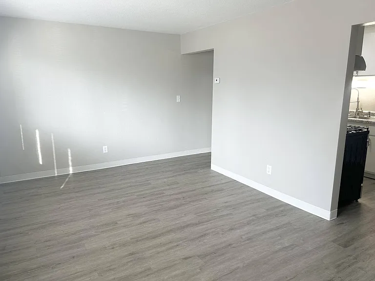 Richfield Square Apartments — Photo 10